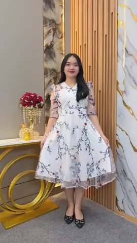 Koleksi dress natal terbaru yang cantik dan penuh warna😍💃🏻#dressnatal #dressmewah #dresscantik #SayaFashion #dresspremium 