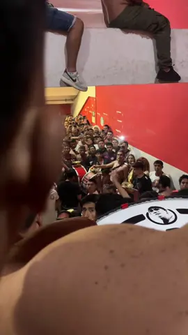 #trincheranorte #ydaleU #universitariodedeportes #garracrema #estadionacionalperu 