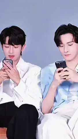 sumpah live kemarin aura nya beda aja gitu, peien juga lebih clingy, positif thinking aja mungkin adik kakak ini lagi suka nge date bareng😭😭#jiangli #lipeien #jiangheng 