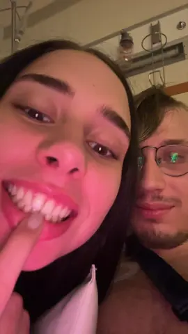 El pensó que de verdad tenía algo en los dientes y le tuve q decir q me mire 😅😅😅