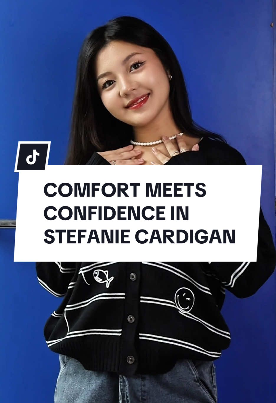 Stay warm without losing your style in the Stefanie Cardigan! where comfort meets confidence in every stitch. 💛 Perfect for those chilly days when you still want to look effortlessly put together.  #Embaladies #stefaniecardigan #outfitideas #GayadiTiktok #casualoutfit 