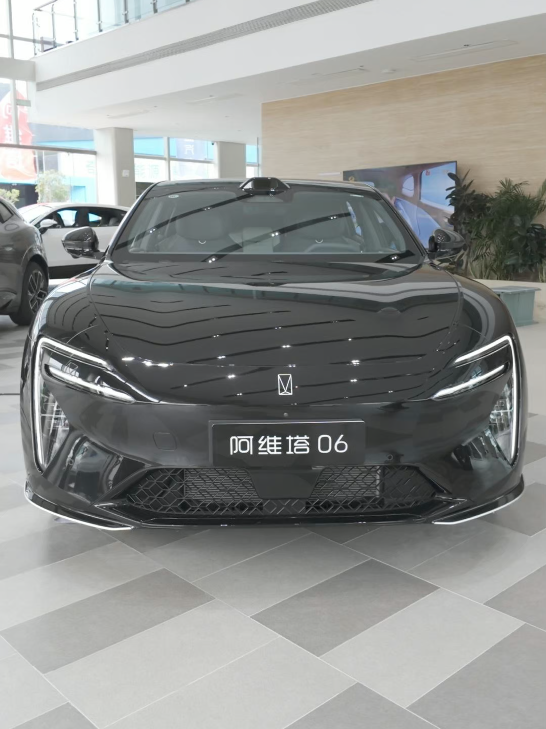 Avita 06 Hi everyone! Welcome back to the channel! Today, I'll be showcasing a highly anticipated smart coupe—the 2026 Avita 06! With its advanced safety standards and Huawei's cutting-edge intelligent driving technology, it's a formidable contender in the 200,000 RMB segment! First, let's take a look at the design! The Avita 06 embodies the 