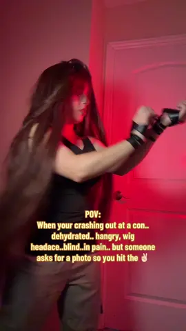 Always happy to pose for yall! Makes me happy you like my cosplay enough to ask me for a picture :3 #hyunacosplay #hyuluka #alienstage #fyp #hyunaalienstage 