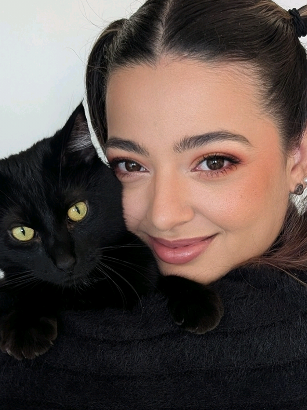 💀 Halloween vibes only!  Using my skull brush set from @docolorofficial   It's totally my style! 😎  Paired it with the Gemstone Collection Colors Shadow Palette (SOUL - ORANGE) for that bold glow. 🧡 ✨ Get 20% off on orders over $20 with  my code 