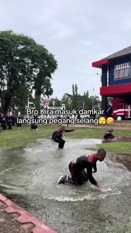 Ada yg terbang 😭🤣 #masmasdamkar #pemadamkebakaranindonesia 