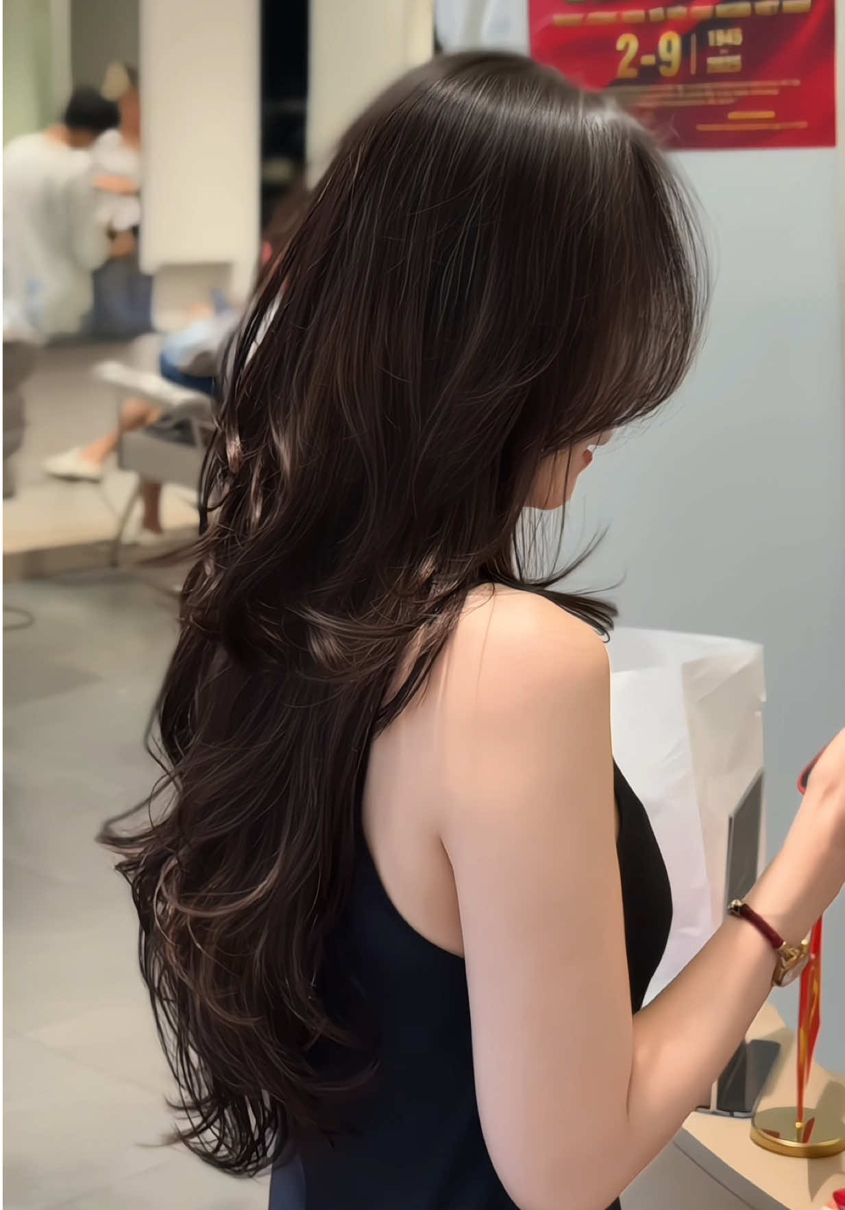 Chị em thích kiểu đặc sản xoăn phân tầng nhẹ nhàng Hàn Quốc fom Luxa Hair này thì thử ngay đi nhé ạ ☺️  #hoangvietluxa  #luxahair  #layerphantang #xoanhanquoc #salonchuyênnghiệp  