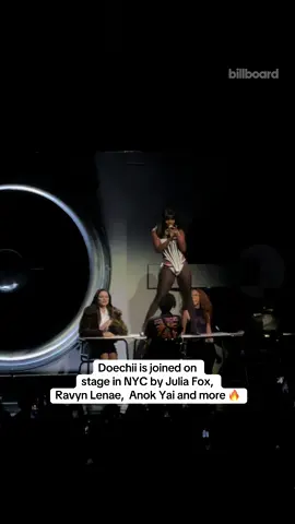 @Doechii didn’t come to play in NYC! And she brought friends Julia Fox, Ravyn Lenae, Anok Yai and more along for the ride on Live From The Swamp tour 🔥🐊 #doechii #juliafox #ravynlenae #anokyai #concert #livefromtheswamp 