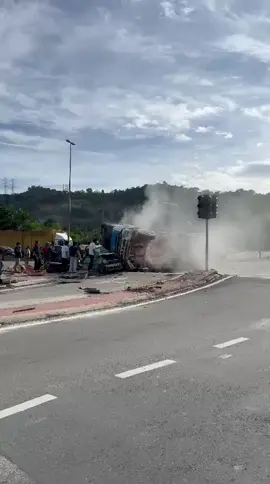 Pgi tdi lampu merah simpang bkt ceraka