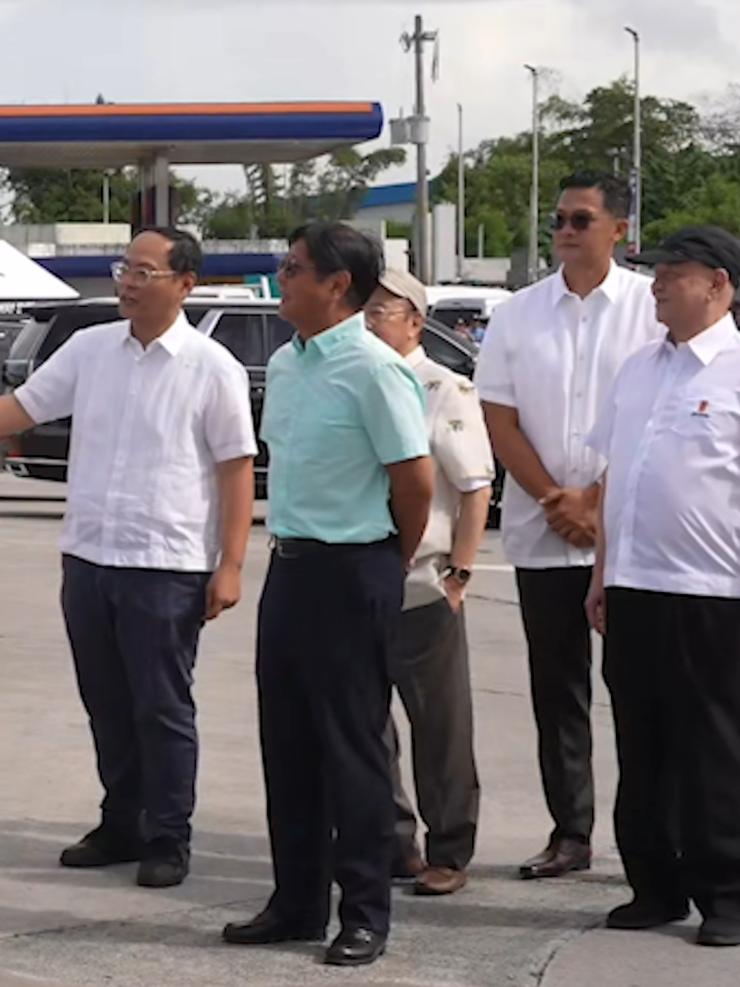In a landmark move to simplify cross-border travel and reduce congestion, President Ferdinand R. Marcos Jr. leads the launch of the Toll Collection System Interoperability Project, dubbed ‘One RFID, All Tollways,’ at the South Luzon Expressway (SLEX) Toll Operation Building along SLEX North Bound Sitio Latian, Barangay Mapagong in Calamba City, Laguna on October 21, 2025. #pbbm #rtvm #tiktokphilippines