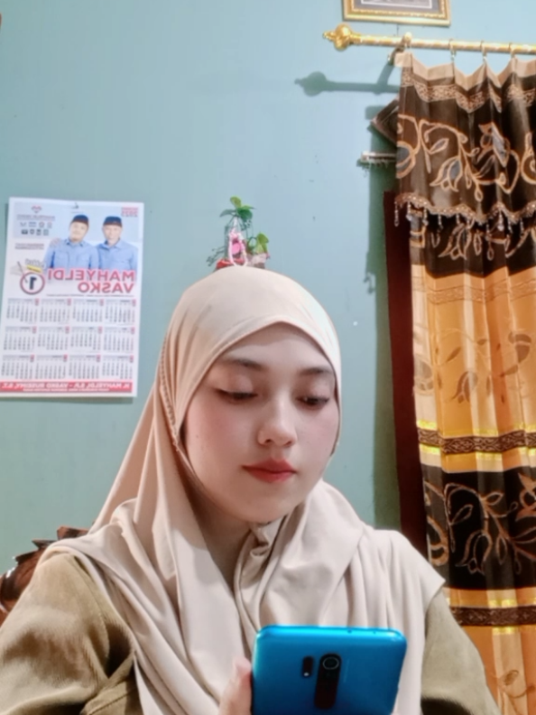 Katanya, sayang ya udah sarjana tapi “cuma” jadi ibu rumah tangga... Padahal di rumah aku tetap jadi manajer, guru, koki, perawat, dan motivator dan masih banyak lainnya... 🤣🤣 #SarjanaBukanSekadarGelar #IbuJugaBerkarier #PerempuanTangguh #SarjanaDiRumah #BanggaJadiIbu