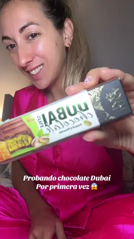 Probé el chocolate Dubai por primera vez… a ustedes les gusta? #chocolatedubai #pistachio #chocolate #degustation 
