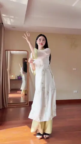 🪵: Tui series màu áo dài cho đủ các mệnh được hong? 🦆 #viral @Áo dài Ngơ #aodai #menhmoc #duduong #tet2026 