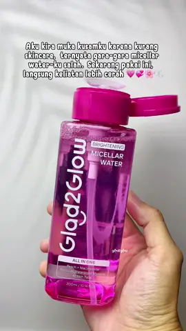 Dulu aku kira kulit kusam itu karena kurang skincare, padahal masalahnya ada di step pertama: cara bersihinnya 😭 Sejak ganti ke Glad2Glow Brightening Micellar Water, muka tuh rasanya bersih banget tapi nggak kering, malah keliatan lebih cerah dan halus 💧 Kadang solusi kulit kusam itu bukan nambah skincare mahal, tapi cukup ganti pembersih yang bener ✨ #glad2glow #micellarwater 