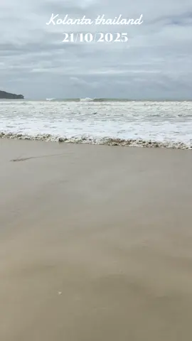 Coastal waves on Koh Lanta, Thailand 🌊คลื่นที่เกาะลันตา วันที่ 21/10/2568 #wave #sea #kohlanta #thailand 