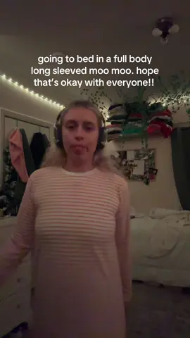 noelle goes “you need one of those long triangular night caps with the ball on the end” #rutgers 