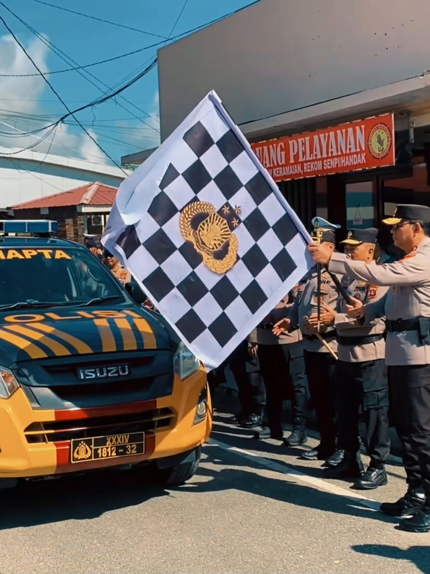 Kepolisian Daerah Kalimantan Utara menggelar kegiatan Launching PAMAPTA (Perwira Samapta) yang berlangsung di Lapangan Apel Mapolresta Bulungan. Kegiatan ini dipimpin langsung oleh Kapolda Kalimantan Utara Irjen Pol. Djati Wiyoto Abadhy, S.I.K., dan dihadiri Wakapolda, para Pejabat Utama Polda Kaltara, Kapolresta Bulungan beserta jajaran, serta seluruh personel Polri di wilayah Kalimantan Utara.