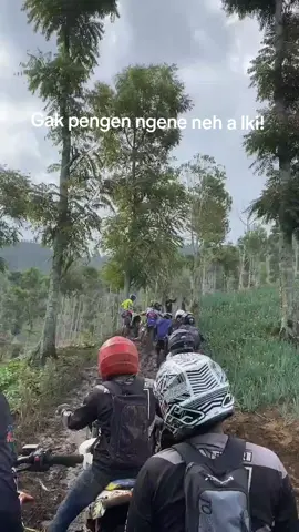 😅 @debbylorena #trailadventureindonesia #trabas #trail #masukberanda #fyppppppppppppppppppppppp 