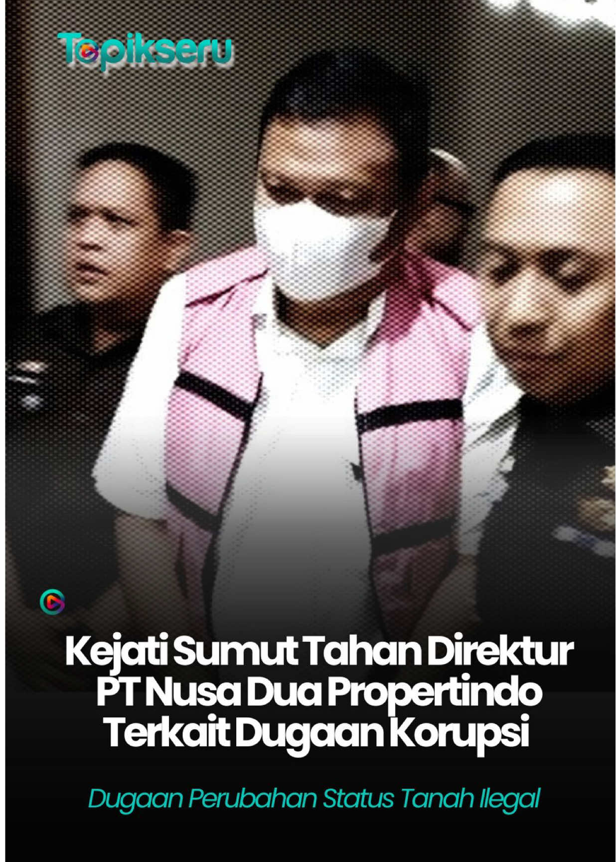 Kejati Sumut Tahan Direktur PT Nusa Dua Propertindo, Terseret Dugaan Korupsi Aset 8.000 Hektare! Kejaksaan Tinggi Sumatera Utara (Kejati Sumut) kembali menetapkan tersangka baru dalam kasus dugaan korupsi pengelolaan dan penjualan aset PT PTPN I Regional I. Tersangka tersebut berinisial IS, Direktur PT Nusa Dua Propertindo (NDP), yang resmi ditahan pada Senin malam (20/10/2025). Menurut Aspidsus Kejati Sumut, Mochamad Jeffry, penahanan dilakukan setelah ditemukan dua alat bukti kuat terkait keterlibatan IS dalam proses pengalihan aset negara. Penyidikan mengungkap bahwa pada 2022–2023, IS diduga bekerja sama dengan dua pejabat Badan Pertanahan Nasional (BPN), yakni ASK dan ARL, untuk mengubah status tanah seluas 8.077 hektare dari Hak Guna Usaha (HGU) milik PTPN II menjadi Hak Guna Bangunan (HGB) atas nama PT Nusa Dua Propertindo. Skandal ini mencuat karena pengalihan tersebut dilakukan tanpa prosedur hukum yang sah dan diduga melibatkan kerja sama operasional dengan PT Ciputra Land. Sebelumnya, dua pejabat BPN yang terlibat juga telah lebih dahulu ditahan oleh penyidik Kejati Sumut. ⸻ Terus ikuti berita seru dan menarik lainnya hanya di 👉 https://www.topikseru.com/ Follow us on social: 📱 Twitter: https://x.com/Topikserucom 📘 Facebook: https://web.facebook.com/topikserucom 📸 Instagram: https://www.instagram.com/topikserucom/ 🎵 TikTok: https://www.tiktok.com/@topikserudotcom ⸻ #KejatiSumut #KorupsiAset #PTNusaDuaPropertindo #KasusPTPNII  #TopikSeru