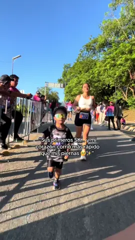 Soy mamá orgullosa, un día me dijo mamá quiero entrenar contigo y le gustó, y está esta es nuestra segunda carrera juntos de muchas ❤️‍🩹🥹🏃🏻‍➡️💗 #minirunners #runningvibes #Running #runyourrace #mamaehijo 