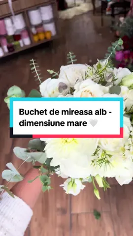 Buchet de mireasă alb cu “mult eucalipt” 🤍 #emidelabuchetto #livrarefloriinbucuresti #buchetdemireasa #buchettobucuresti #buchetdenasa 