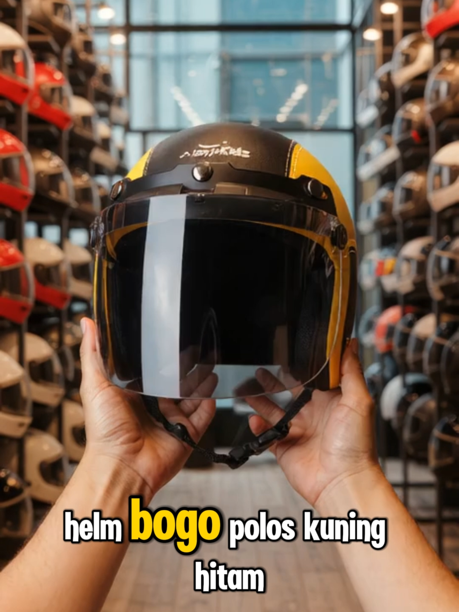 Helm-nya lucu, anaknya makin gemes! Beneran deh, yang liat pasti senyum-senyum sendiri #helmet #helmanak #helmanakbogo #helmanakretro #joykidz #joykidzhelmet #joyfulriding