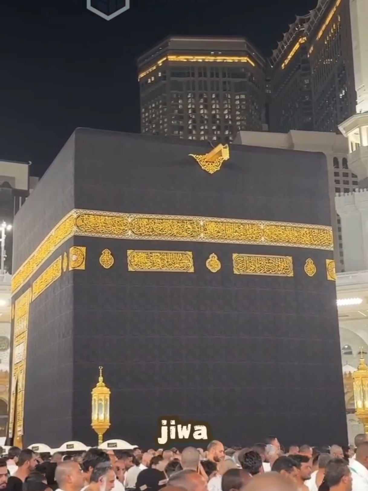 Collecting passport stamps, but this one is the most special. ✈️❤️ ​Satu langkah kecil ini adalah impian besar yang terwujud. Ya Allah, terima kasih atas kesempatan Umrah ini. Siapa yang kangen suasana Tanah Suci? Coba komen! 👇 ​#UmrahVibes #TravelTiktok #MakkahMadinah #SpiritualJourney