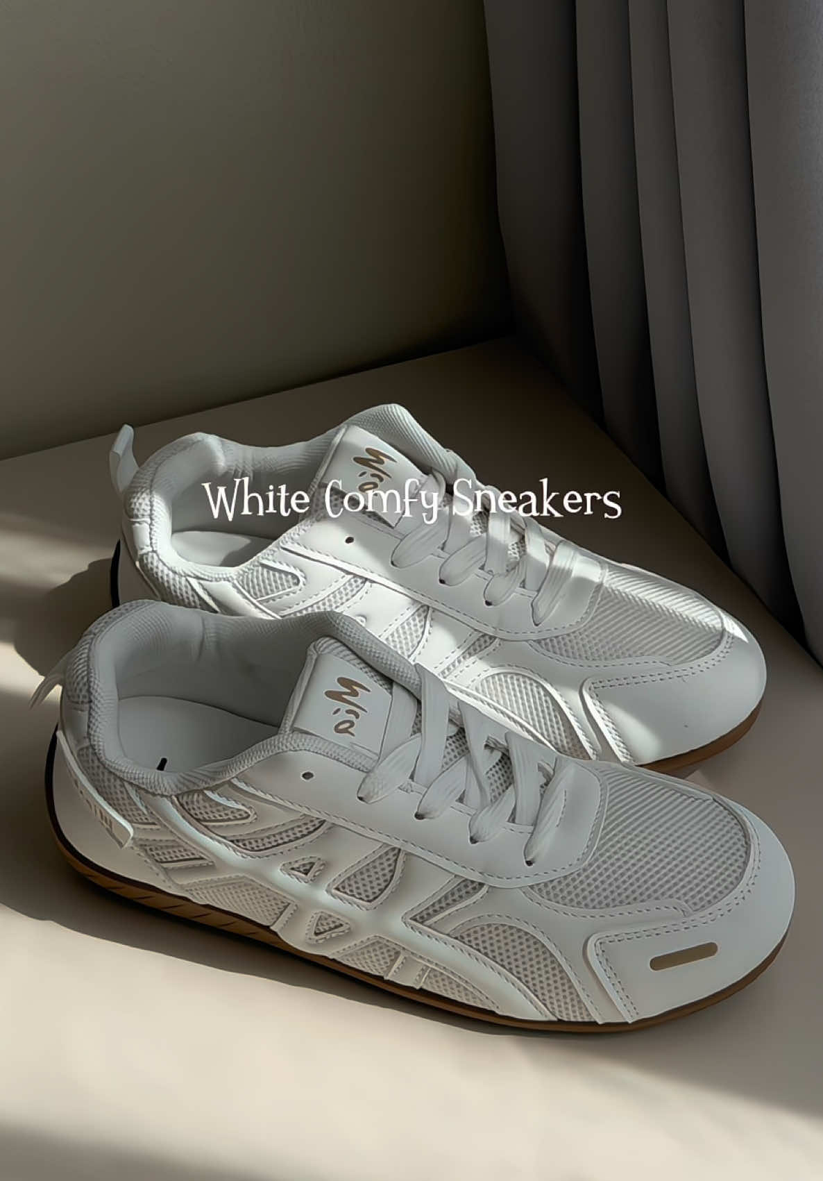 Ang gandaa niyaa! #shoes #sneakers #miashoes #whiteshoes #trendyshoes 