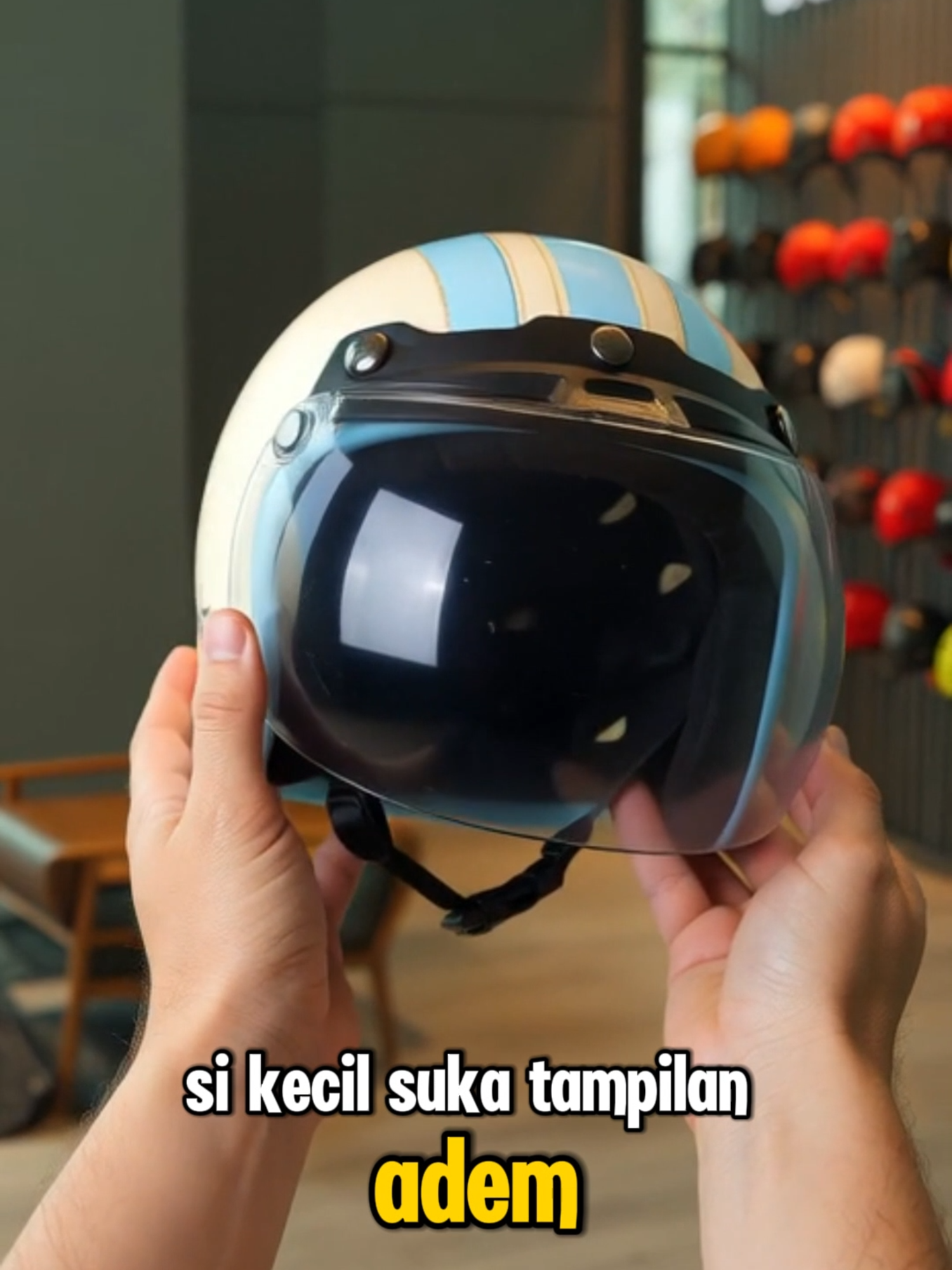 Nggak cuma buat gaya, tapi juga jagain si kecil biar aman tiap jalan bareng  Bogo emang selalu jadi favorit parents sih #helmet #helmanak #helmanakbogo #helmanakretro #joykidz #joykidzhelmet #joyfulriding
