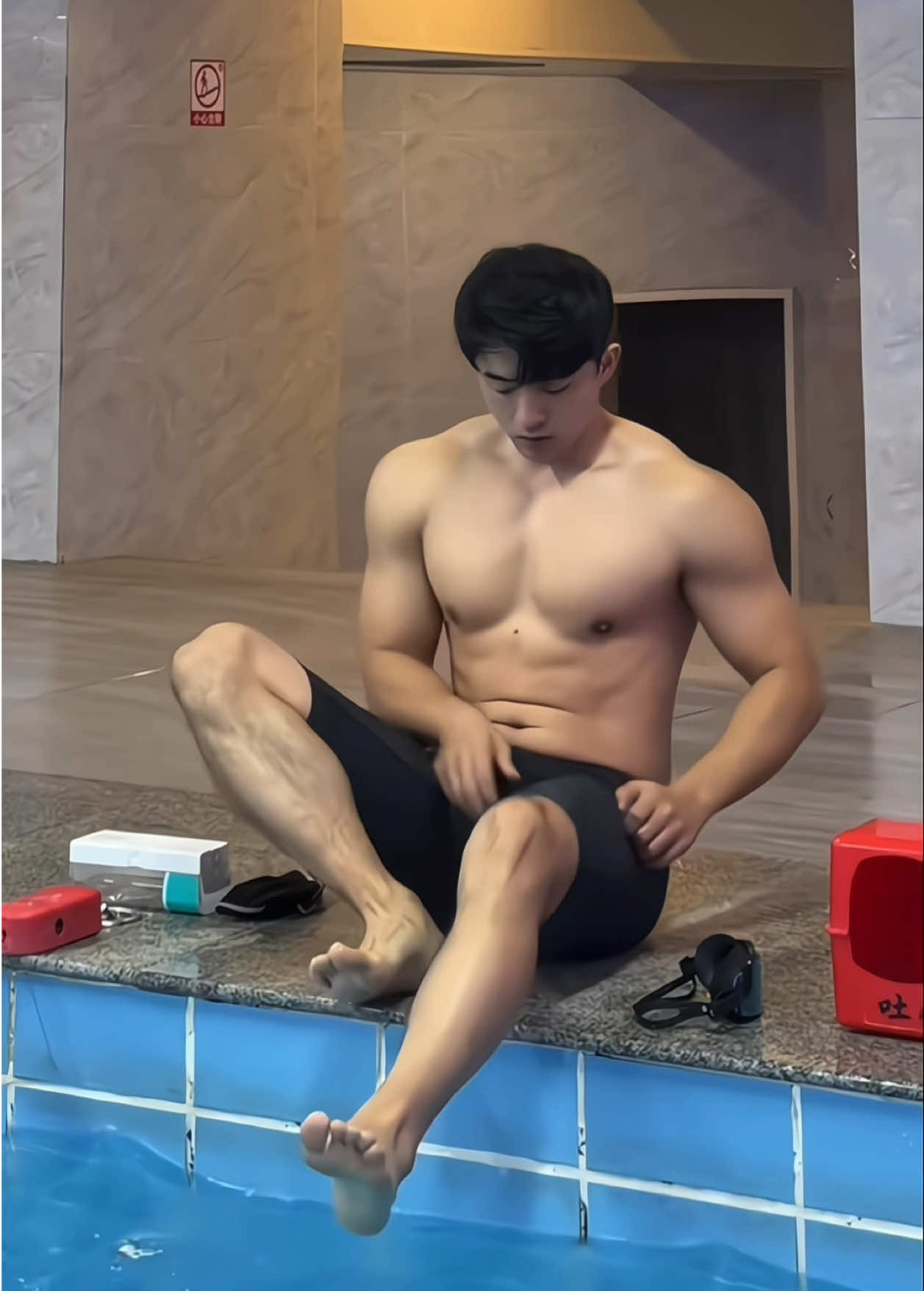 ว่ายน้ำกันครับ #swimming #sexy #muscle #Fitness #gym 