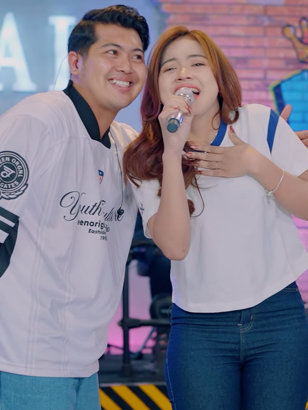 Rangkulen aku Kekepen aku Ora perlu ngapuro Koe wes tak ngapurani @dindateratu FEAT @delva_irawan - PELAMPIASAN 2 #dindateratu #delvairawan #pelampiasan2