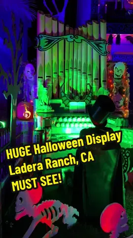 MUST SEE Halloween Display in Ladera Ranch. Add this one to your list! #halloween #orangecounty #disney 