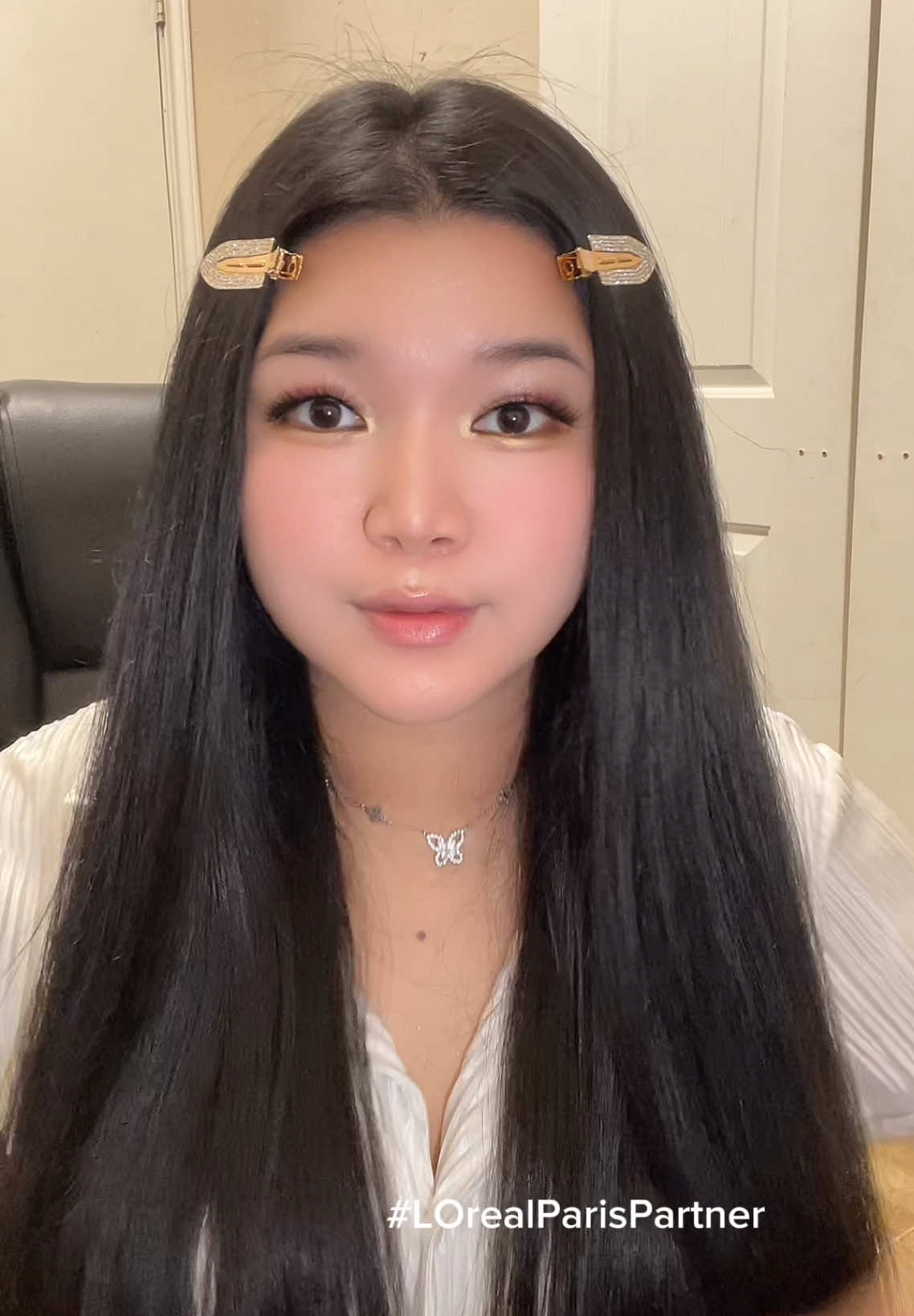 “3 second spray - keep your make up bulletproof 🥰🥰🥰 “ This is the L’Oréal Paris Infallible 3-Second Setting Spray that you apply right after finishing your makeup—a step you can never skip whether it’s hot or cold outside. It instantly locks your makeup in place, helping it last without melting or fading. This spray controls shine and excess oil, keeping your skin looking fresh and matte for up to 8 hours. I have never skipped this step, how about you ?  @loréal paris usa  #LOréalParisPartner  #LOréalistar #MistUnderPressure.
