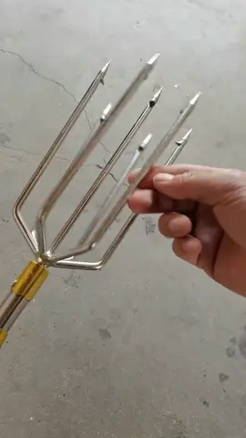 🔥🐠Xiên tiêu bắt cá, ếch, rắn,… dùng được trên nhiều loại địa hình, mương, ao hồ, sông nước... Rất phù hợp mang theo khi đi câu, cán inox rút gọn kéo ra thoải mái ạ🐟 #phukienboich #xuhuong2025 #fypシ゚ #viralvideochallenge #sasanbat        