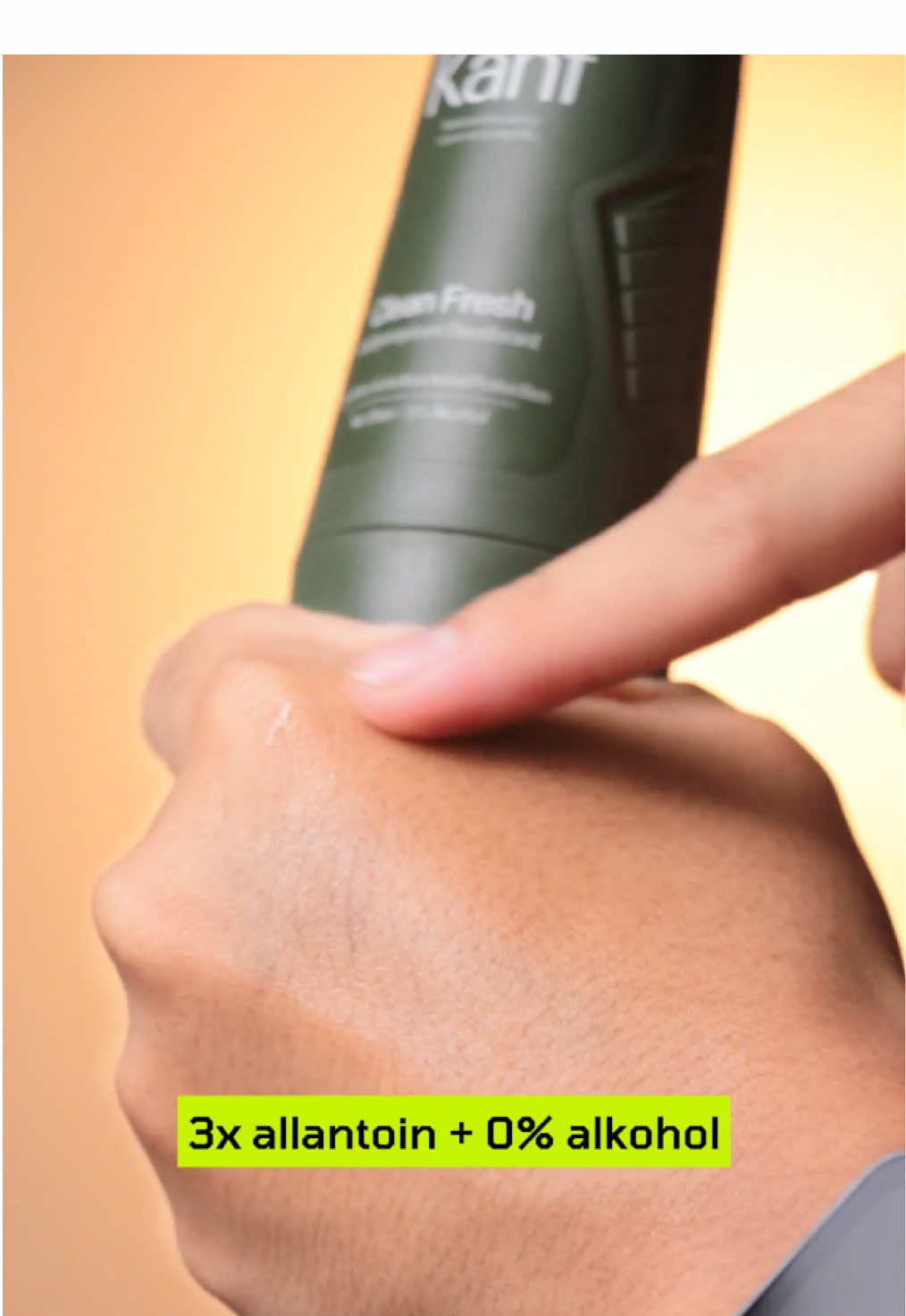 Percuma parfum mahal tapi bentrok sama bau Deodorant yang nyengat‼️ Lo bisa pake Kahf Deo hijau yang punya bau seger kaya abis mandi😎 Kandungan 3x allantoin dan non alcohol gak perih di kulit sensitif, plus bantu nahan keringet selama 72 Jam🤩 Tag temen lo yang perlu antiperspirant deodorant ini‼️ #kahfdeodorant #antiperspirant #sensitiveskin #cleanfresh #rollon1 