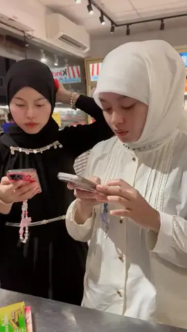 Cantik betul dorang 😍 korang kalau datang Langkawi ,boleh  singgah 📍 Eastern Native pantai cenang borong coklat duty free Langkawi🍫✅ #fyp #foryou #foryoupagе #pantaicenang  #aiteam🔥 