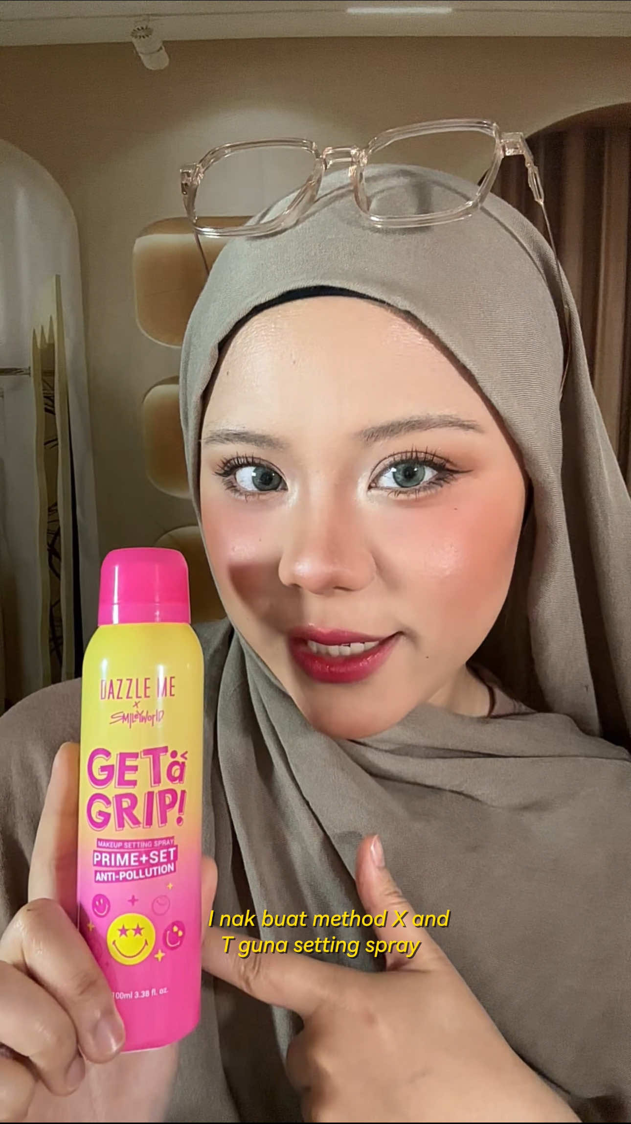 Thx to @DAZZLE ME MALAYSIA sebab buat finishing make up I macam wonyoung 😋 #dazzlememy #newsettingspray