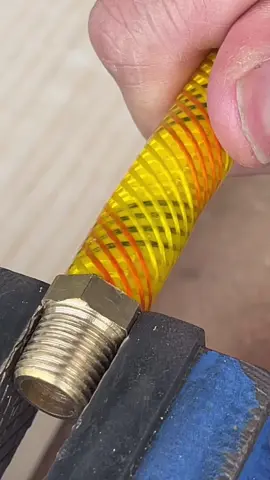 Easy way to secure a water pipe firmly. #DIY 