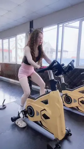 Có tập éo đâu 😁 toàn quay với chụp 🤣