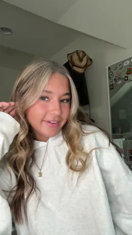 Why’d I look up sm.. #lipsync #curledhair #hairinspo 