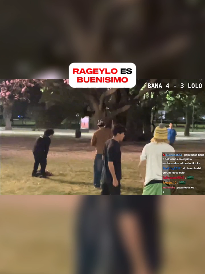 rageylo jugando al futbol #Bananirou #parati #bananirouclips #variedad #fyp