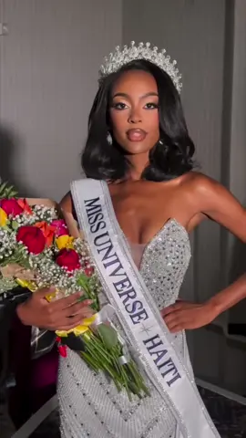 Da Queen🇭🇹💕🤍👑 #missuniverse #miss_universe_haiti #fypシ #haiti #misshaiti2025 