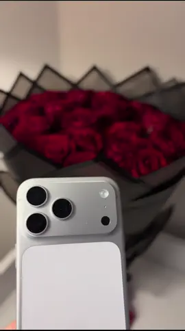 يفداك ❣️✨. #ايفون17برو_ماكس #foryou #explore 