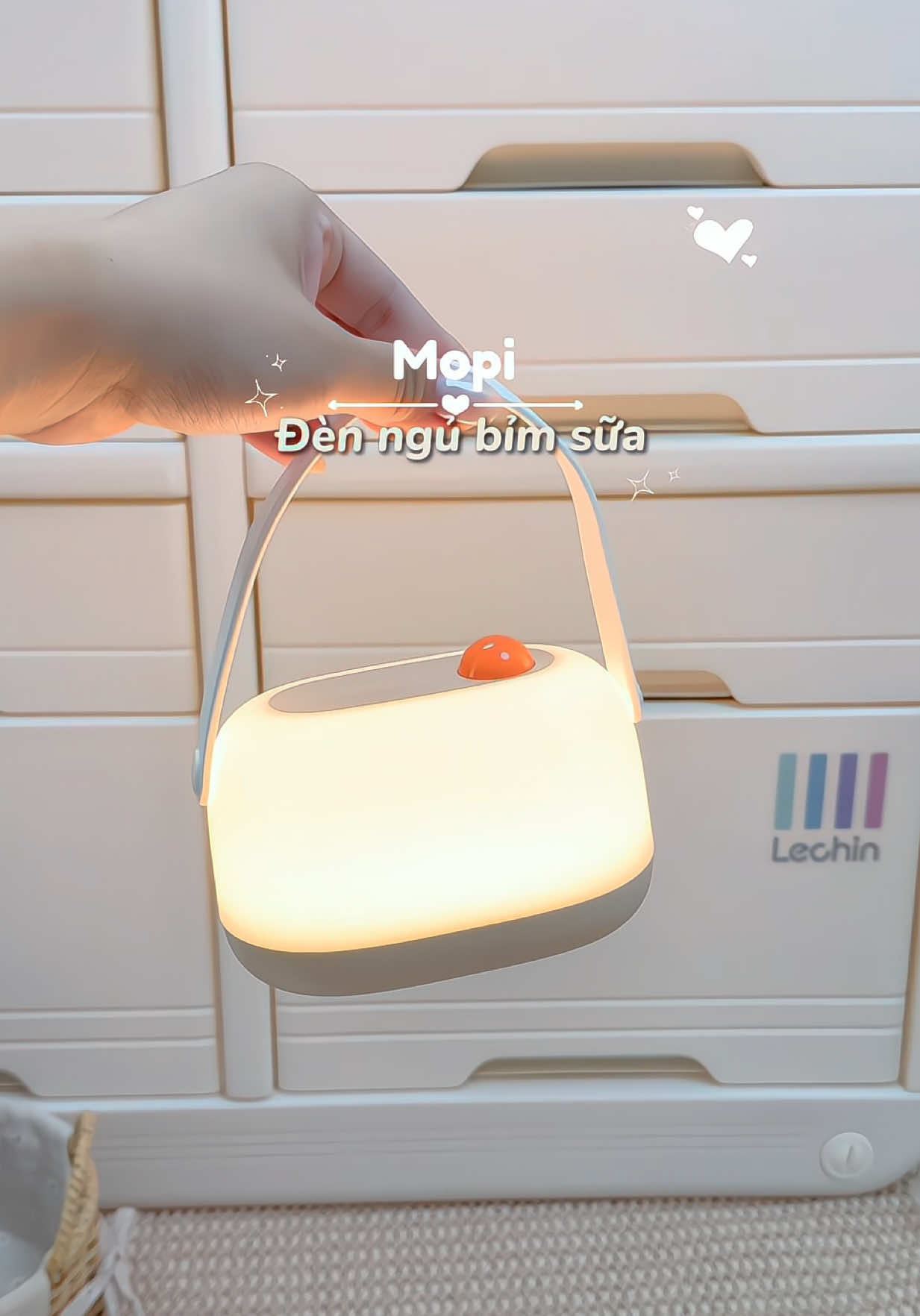 Đèn ngủ ánh sáng vàng dịu nhẹ cho mẹ chăm con vào ban đêm, mà không lo con bị giật mình, khó ngủ lại #mopi #denngu#dennguchobe#tresosinh#xuhuong 