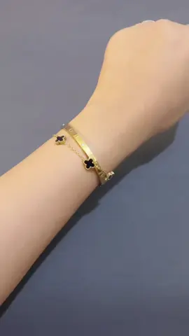 Pemakaian sehari hari selama 2bln anti hitam, karat, luntur dan berubah warna #gelangtitanium #gelangcartier #gelang #aksesoris 