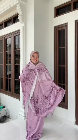 gaboong ini mukena cantik bgt bahannya premium lembut adem,ke mukanya juga bikin cantik,udah include sejadah sama tas nya juga🥹🫶🏻🥰#mukena #mukenaarmanisilk2in1 #mukenamewah #fyp #soundviral 