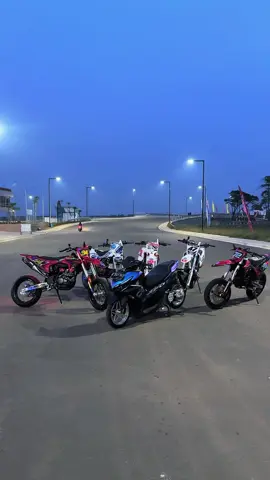 Tetap terang meskipun langit redup🤩 #supermoto #klxgordon #supermotoindonesia #crf #fyp 
