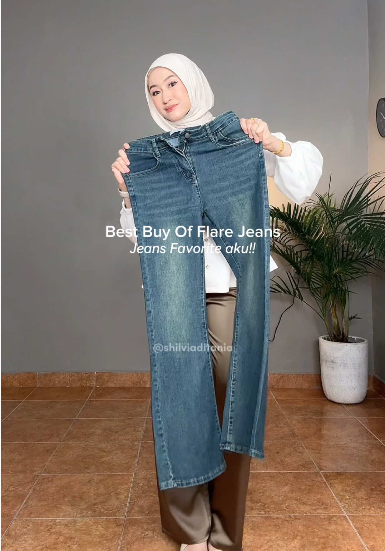 Jeans favorite aku! Cuttingannya flared cakeup!  @lassiealpha  #jeanshighwaist #jeansviral #flarejeans #lassiealphajeans #cutbrayjeans 