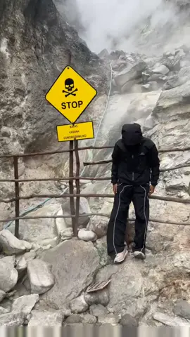 kawah yuohh #pendakigunung #pendakifomo #carumbyadventure #pendakikalcer  @carumby.adventure 