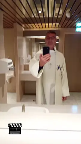 L'habit be fait pas le moine ou le prêtre... #tournage #comédien #cinéma #agentartistique #fier 