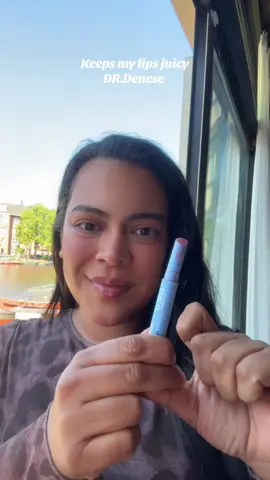 This always keep my lips so juicy and moisturized while traveling 😍❤️‍🔥 @Dr Denese  😍😍✨😍😍😍 #tastemakersorlando #TTSBeautyBesties #TTSpersonalcarepicks #TikTokShopCreatorPicks 